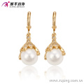 91187 venta al por mayor diseños de aretes de perlas hermosa bola blanca pendiente de oro accesorios joyas de diamantes nobles para las mujeres